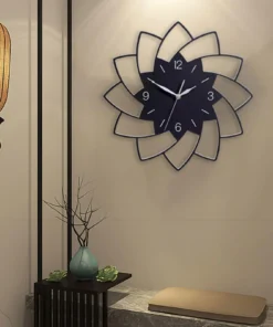 Nordisk Designer Vægur i Træ med Lyseffekter